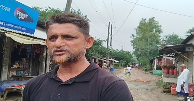 শ্রীপুরে নিজস্ব অর্থায়নে সড়ক সংস্কার,প্রশংসায় ভাসছেন মেম্বার মনিরুজ্জামান মানিক 