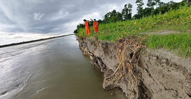 ধরলার ভয়াল ভাঙ্গনে হুমকিতে লালমনিরহাট শহররক্ষা বাঁধ