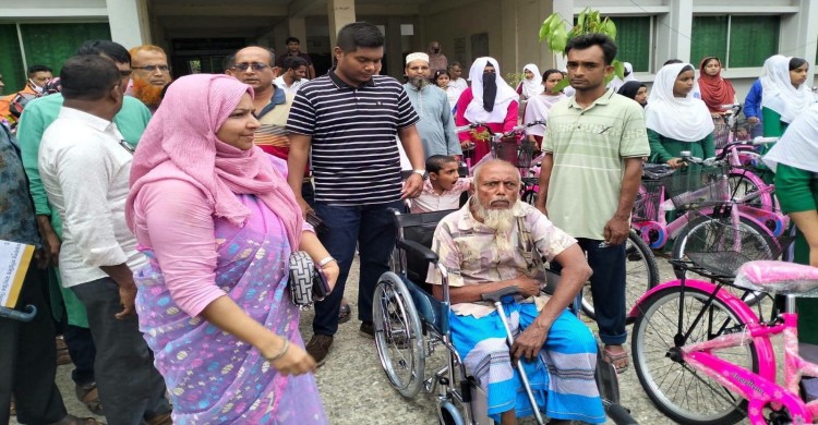 কালীগঞ্জ উপজেলায় বার্ষিক উন্নয়ন কর্মসূচির আওতায উপকারভোগীদের মাঝে  বিভিন্ন উপকরণ বিতর