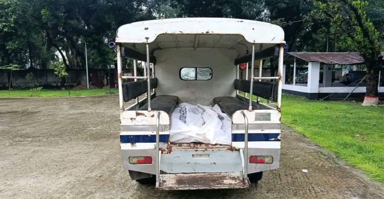 মহাদেবপুরে নিজ বাড়ির  শয়নকক্ষ থেকে দম্পতির লাশ উদ্ধার