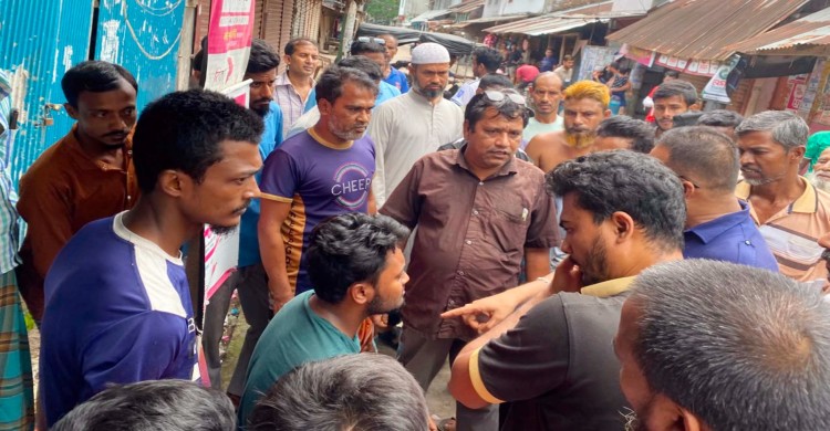 বিদ্যুৎ বিলে অতিরিক্ত রিডিং লেখায় মঠবাড়িয়ায় দুই মিটার রিডারকে আটকে রাখলেন গ্রাহকরা