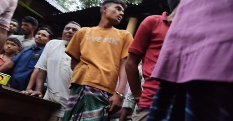কালিয়াগঞ্জে ছাগল চুরির সন্দেহে দুই যুবক আটক