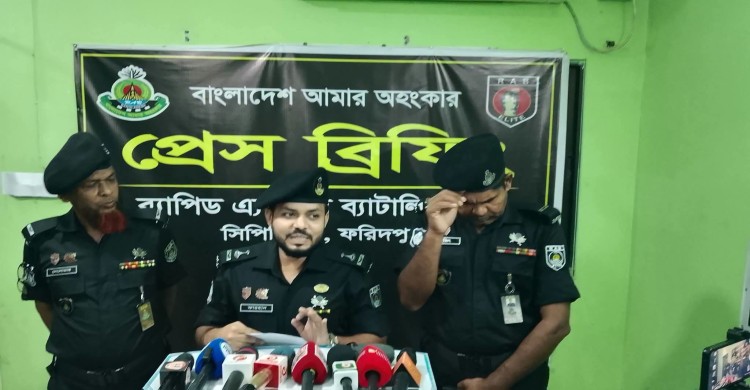 ভাঙ্গায় ভুয়া হোয়াটসঅ্যাপে উচ্চপদস্থ কর্মকর্তার পরিচয়ে প্রতারণা, র‍্যাবের হাতে আটক ১