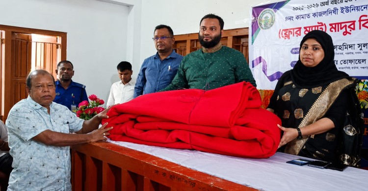 শিক্ষার্থীদের জন্য শিক্ষাবান্ধব পরিবেশ গড়ে তুলতে পঞ্চগড়ে ১২ সরকারি প্রাথমিক বিদ্যালয়ে ফ্লোর ম্যাট বিতরণ