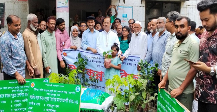 কালীগঞ্জে ক্ষুদ্র ও প্রান্তিক কৃষকদের মাঝে বিভিন্ন উপকরণ বিতরণ