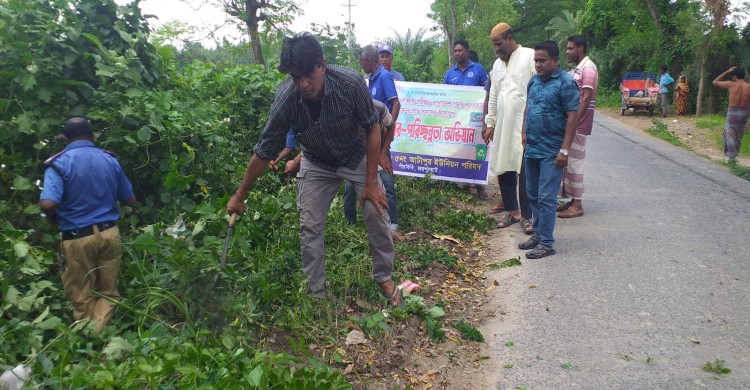 পাঁচবিবিতে আটাপুর ইউনিয়নে পরিষ্কার-পরিচ্ছন্নতা অভিযানের উদ্বোধন করলেন ইউপি চেয়ারম্যান আবু চৌধুরী