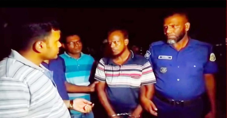 মঠবাড়িয়ায় ইয়াবাসহ বিদ্যালয়ের দপ্তরি গ্রেপ্তার