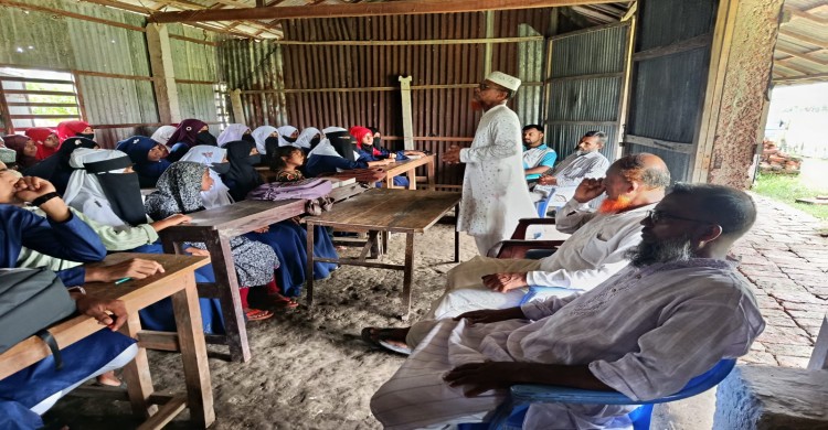 কয়রার বেজপাড়া হায়াতুননেছা দাখিল মাদ্রাসায় বৃক্ষ রোপণ কর্মসূচি
