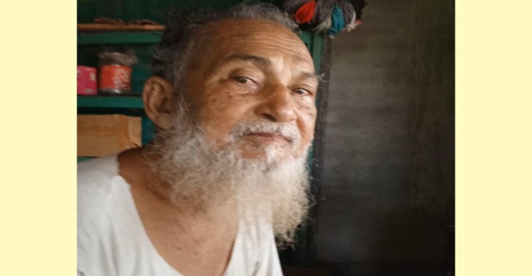 নওগাঁয় এক বৃষ্টির রাতেই নিঃস্ব সুলতান মাহমুদ, ফাঁকা দোকানে বসে শুধু দীর্ঘশ্বাস