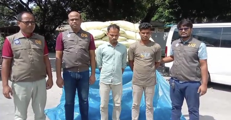 গাইবান্ধায় ডিবি পুলিশের অভিযানে ২,২০০ কেজি জিরানী জব্দ, গ্রেপ্তার ২; মূল হোতা শাহিন পলাতক