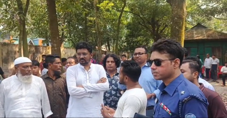 ‎চান্দিনায় আদালতের আদেশে অবৈধ দখল উচ্ছেদ, বাদীকে জমি বুঝিয়ে দিল প্রশাসন।