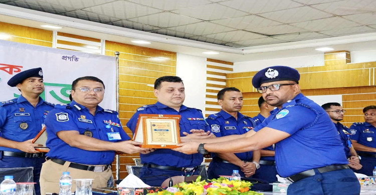 জেলার শ্রেষ্ঠ ওসি লুৎফর রহমান বুড়িচং থানা।