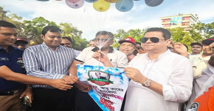 বরুড়ায় ফুটবলের মহারণ শুরু, উদ্বোধন করলেন মন্ত্রী জাকারিয়া তাহের সুমন