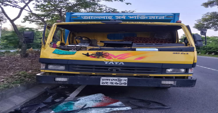 চৌদ্দগ্রামে দাড়িয়ে থাকা কাভাডভ্যানের পিছনে ধাক্কায় ড্রাইভার সায়মুন নিহত
