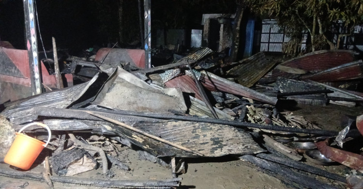 চান্দিনায় ভয়াবহ অগ্নিকাণ্ডে দুই বসতঘর পুড়ে ছাই, ২৫ লাখ টাকার ক্ষতির দাবি